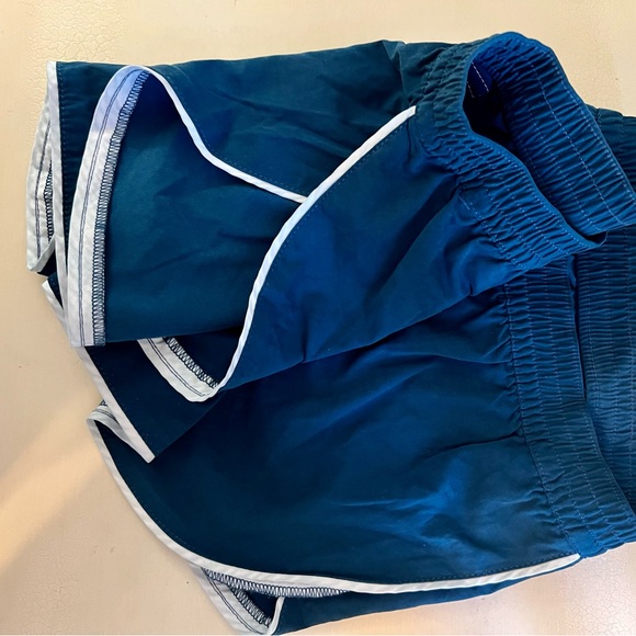 RVCA Navy shorts size medium - Picture 5 of 6